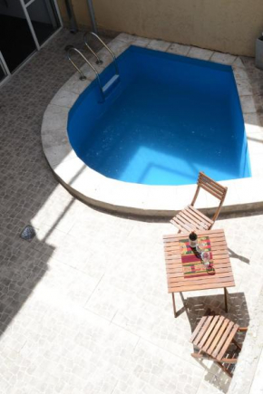 Casa amplia con garaje, pileta y aire acondicionado en todas las habitaciones en zona residencial de Mendoza